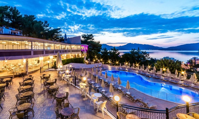Marmaris City Center Resort | Isla Panorama: Family-Friendly Getaway with Pool & Spa