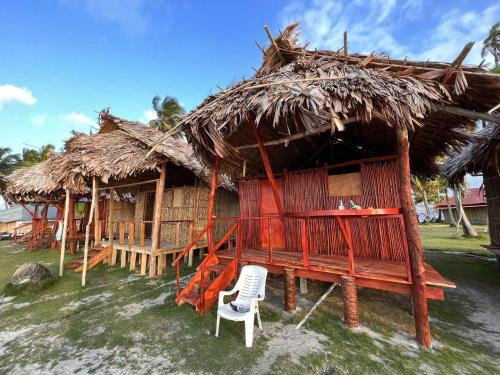 Carti Tupile House | Oceanfront Retreat at Isla del Barco Hundido with Breakfast