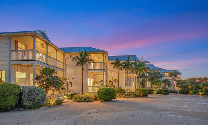 Upper Matecumbe Key Villa | Isla Sands Collection: Sleeps 24, All Ensuite Bedrooms, Waterfront