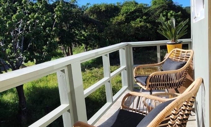 Roatan Apartment | Island Breeze #6 AC and wifi clost to everything