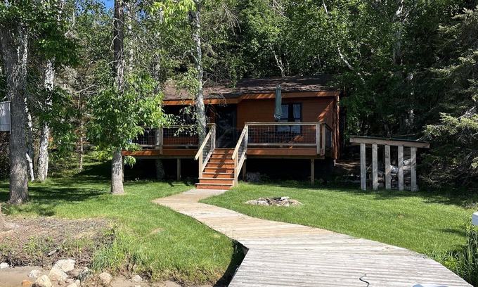 Crane Lake Cabin | Lakefront Island Cabin: Family-Friendly Retreat with Views