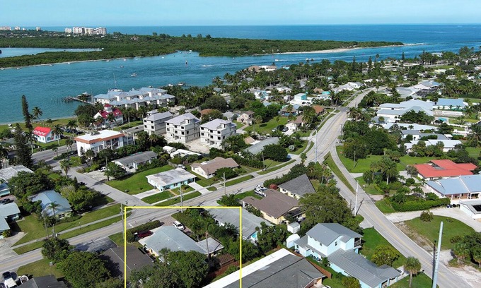 Fort Pierce Apartment | Island Cottage Fort Pierce: Walk to Beaches & Enjoy Spa