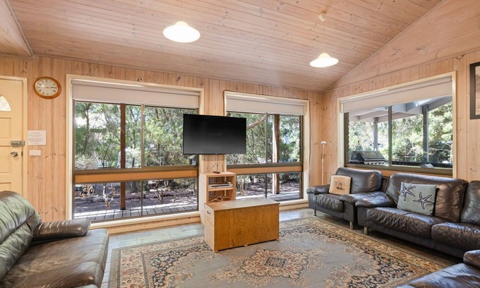 Cowes House | Pet-Friendly Oceanfront Retreat at 3 Island Crescent, Cowes