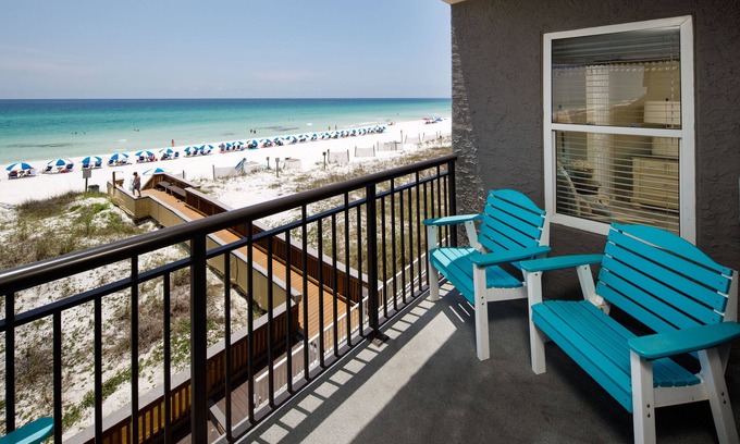 Fort Walton Beach Condo | Island Echos 3H: Ocean View Retreat with Pool & Spa