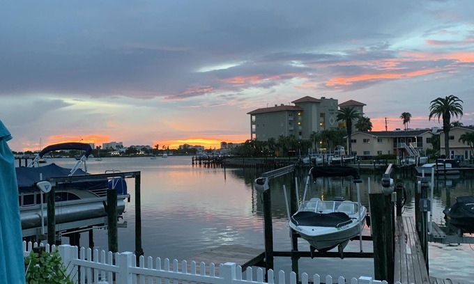 Island Estate Cottage | Waterfront 3-Bedroom Oasis Steps from Clearwater Beach