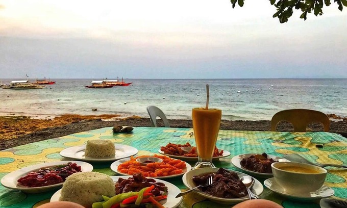 Oslob Hotel | Beachfront Bangcogon Resort with Dining & Family Amenities