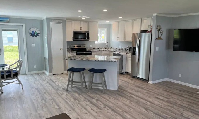 Bokeelia House | Island Getaway with Spa, Hot Tub & Kitchen Amenities