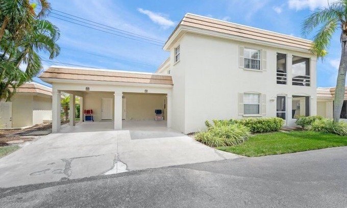 Siesta Key Villa | Discover Island House Beach Resort with Oceanfront Bliss