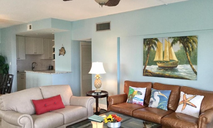 Siesta Key Apartment | Island House Beach Resort: Oceanfront Paradise Awaits