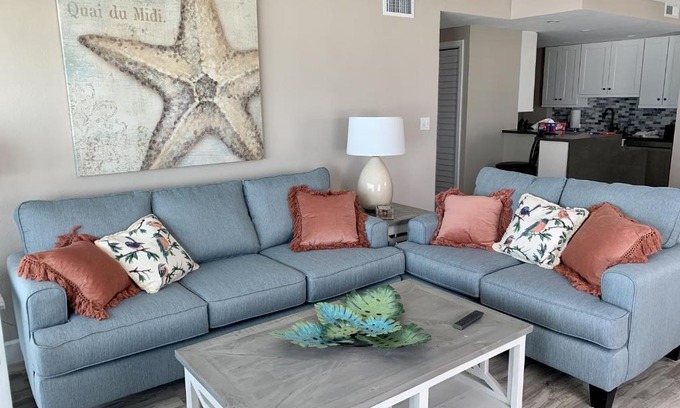 Siesta Key Apartment | Island House Beach Resort: Oceanfront Getaway with Pool