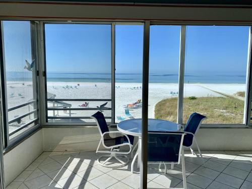 Siesta Key Apartment | Beachfront Retreat at Island House Beach Resort