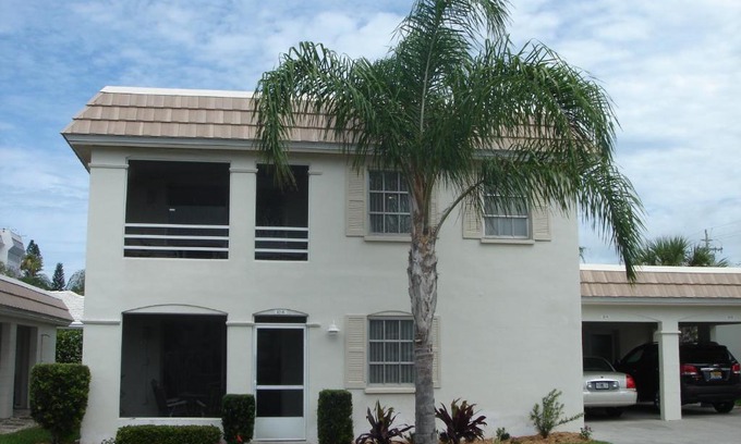Siesta Key Villa | Family-Friendly Island House Beach Resort with Pool Access