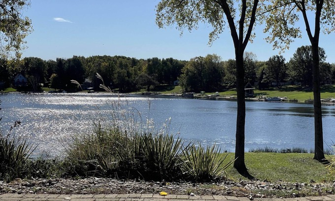 Canadian Lakes Cottage | Lakefront Island Home: Golf Retreat with Beach Access