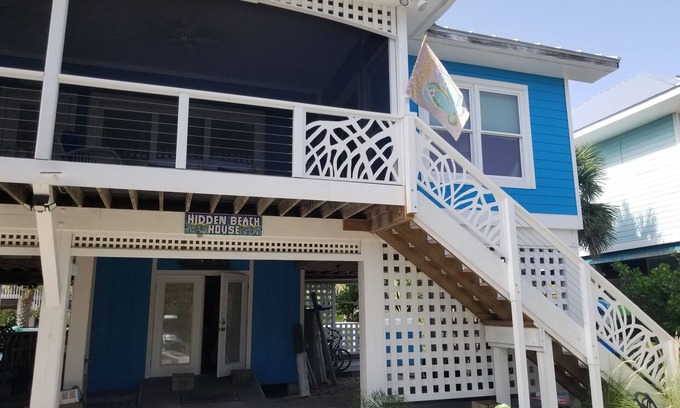 Jose's Hideaway House | Island Oasis: Oceanfront Beach House with Private Pool
