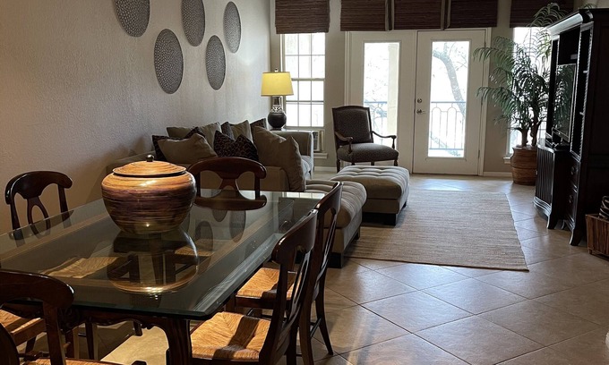 Highland Lake Estates Condo | Tranquil Island on Lake Travis with Pool and Spa Amenities