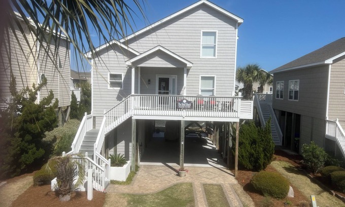 Ocean Isle Beach House | Island Park Waterfront Retreat: Steps from the Beach