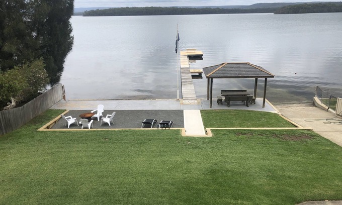 St. Georges Basin Apartment | Island Point Getaway: Pet-Friendly Retreat with Ocean Views