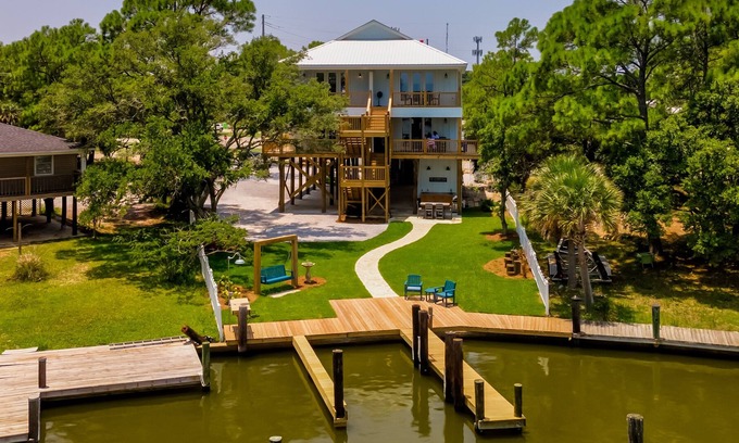 Indian Bay Condo | Island Soul Waterlemon Cay Villa with Kitchen & Breakfast