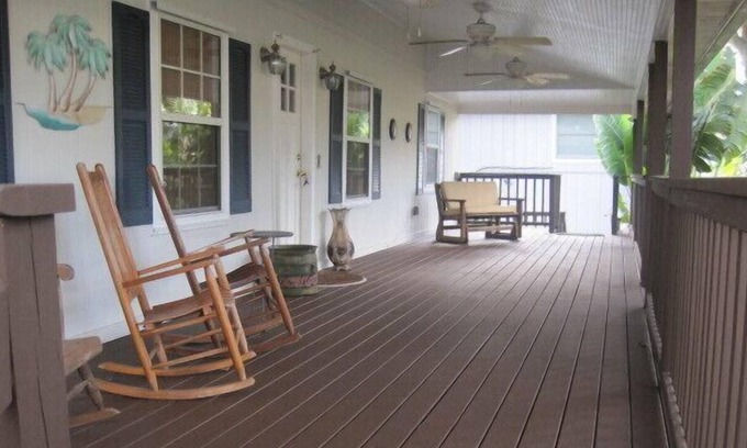 Rio Cottage | Idyllic Island Retreat with Ocean View and Spa Amenities