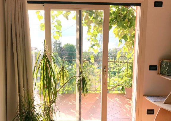 Sulzano House | Relaxing Island Sunset House with Family-Friendly Amenities