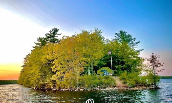 Monmouth Resort | Experience Tranquility at Island Tent Overlook in Maine