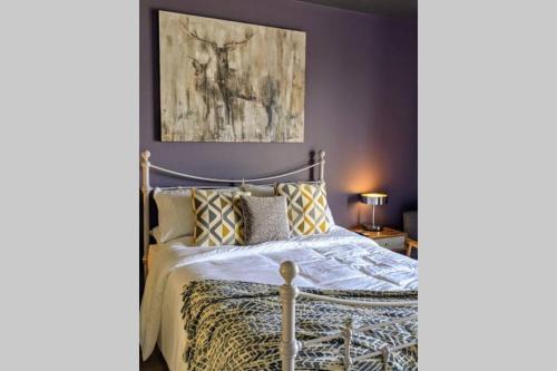 Downpatrick Apartment | Scenic Island View Hotel: Oceanfront & Child-Friendly Stay