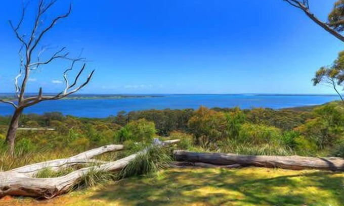 Smithton Cottage | Pet-Friendly Island View Spa Cottage - Rated 9.6/10
