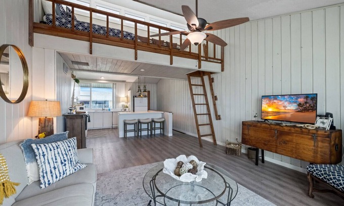 Cedar Key Villa | Gulf Front Townhouse with Pool & Ocean Views - 20% Off!