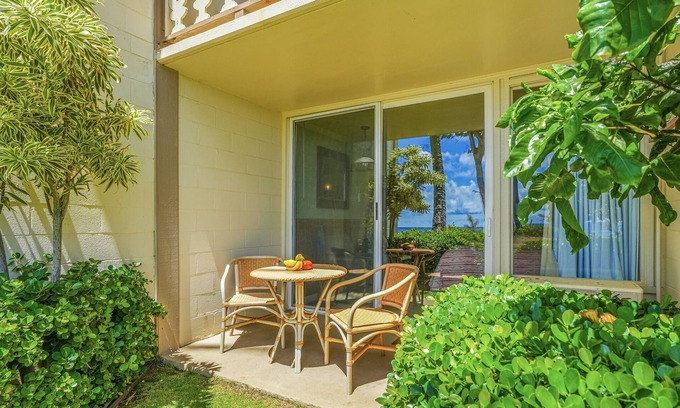 Wailua Apartment | Oceanfront Studio at Islander on the Beach - Rated 10/10
