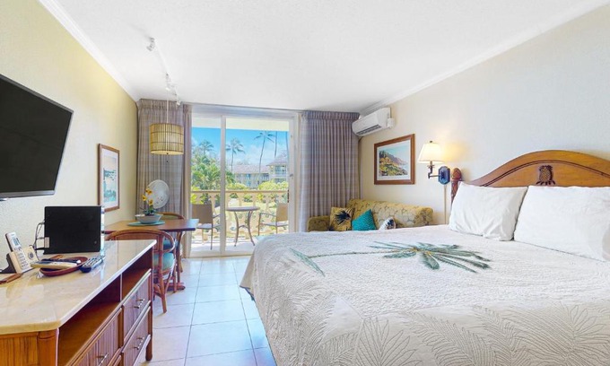 Wailua Hotel | Beachfront Retreat at Islander on the Beach 235