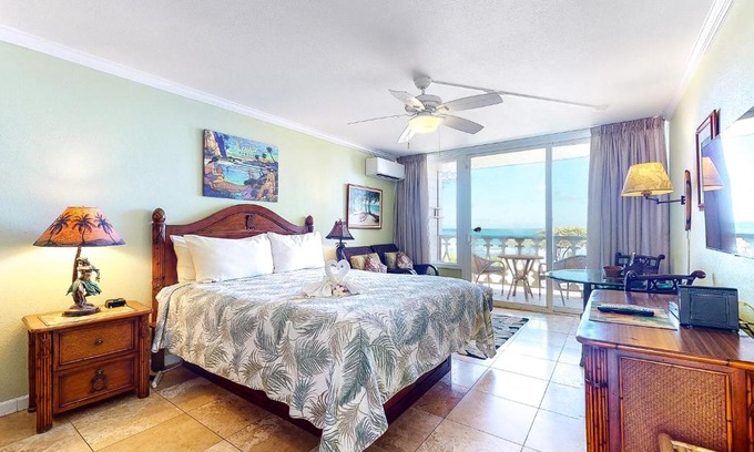 Wailua Hotel | Experience Islander on the Beach with Oceanfront Pools