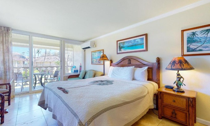 Wailua Hotel | Islander on the Beach: Oceanfront Oasis with Pool & Hot Tub