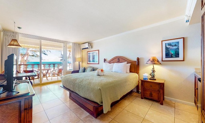 Wailua Hotel | Islander on the Beach: Oceanfront Paradise with Pool Access