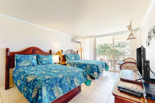 Wailua Hotel | Discover Islander on the Beach: Oceanfront Bliss Awaits