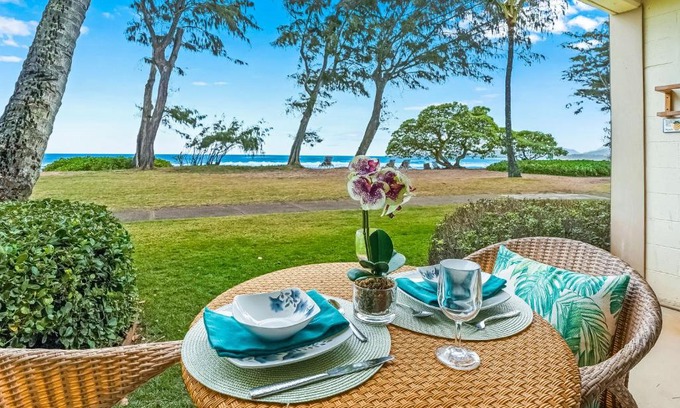 Wailua Hotel | Inviting Islander on the Beach: Oceanfront Family Retreat