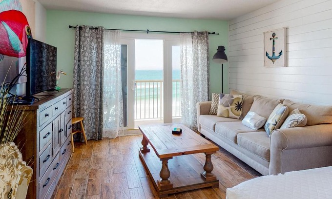 Fort Walton Beach Hotel | Islander W 602: Oceanfront Escape with Pool & High Rating