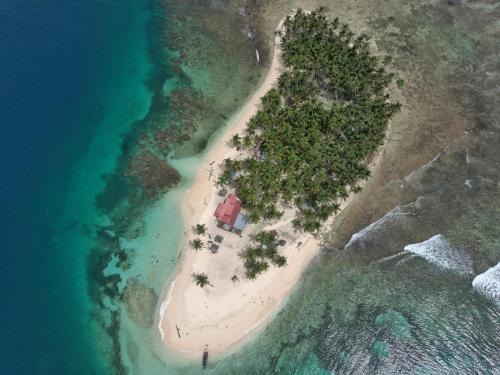 Panama Other | Relaxing Cabañas by the Sea on San Blas Islands