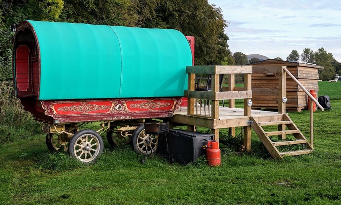 Hawick Cabin | Unforgettable Islay @ Westcote Glamping: Pet-Friendly Retreat