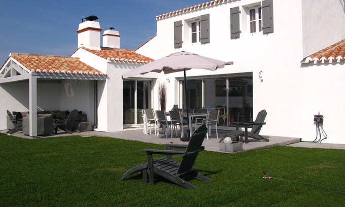 L'Epine Villa | Beachside Villa on Isle de Noirmoutier with Pool & Ocean View