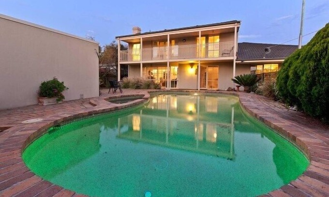 Frankston House | Oceanfront Isle of Serenity - Family-Friendly Retreat