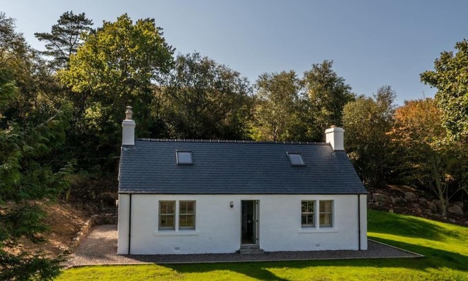 Suladale House | Pet-Friendly Isle of Skye Cottage Near Portree - Rated 10/10