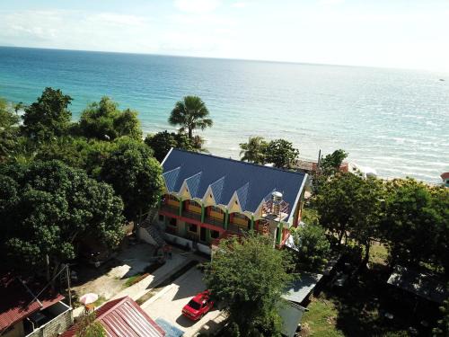 Oslob Hotel | Islet View Pension House: Oceanfront Bliss Awaits