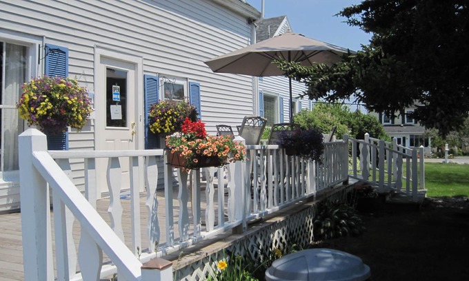 Trenton Hotel | Discover Isleview Motel and Cottages with Spa & Kitchen
