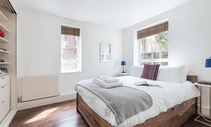 Islington Apartment | Stylish Islington Apartment with Spa and Breakfast Options