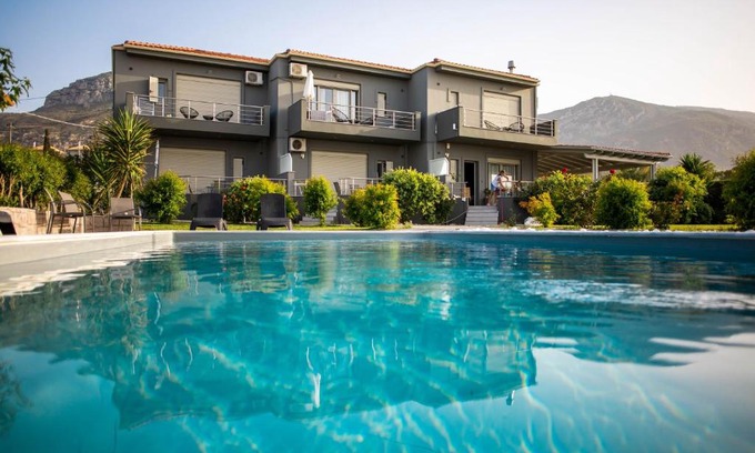 Xylokastro-Evrostina Apartment | Pet-Friendly Isola Apartments with Oceanfront Views