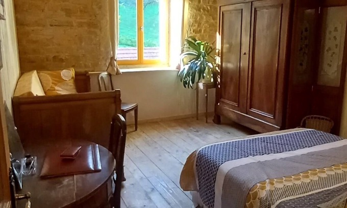 Presilly Cottage | Serene Cottage Retreat in the Jura Countryside