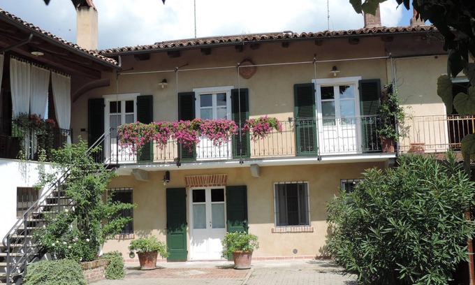 Cocconato Apartment | Tranquil Hilltop Retreat with Pool and Serene Garden