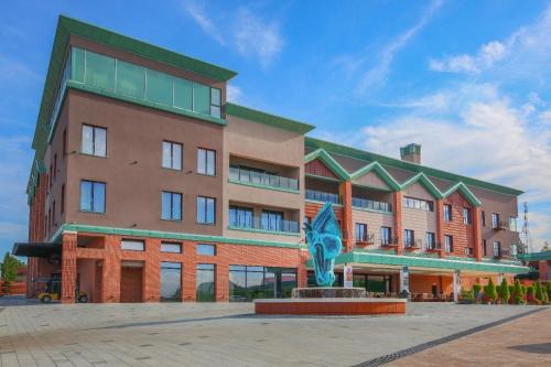 Turda Resort | Experience Biniste si Cai: Family-Friendly Getaway with Pool