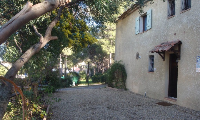 La Seyne-sur-Mer Apartment | Charming Villa with Ocean View in Seyne Sur Mer