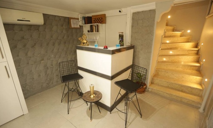 Gumussuyu Mahallesi Apartment | Discover ISTANBYL - Family-Friendly Double Bedroom